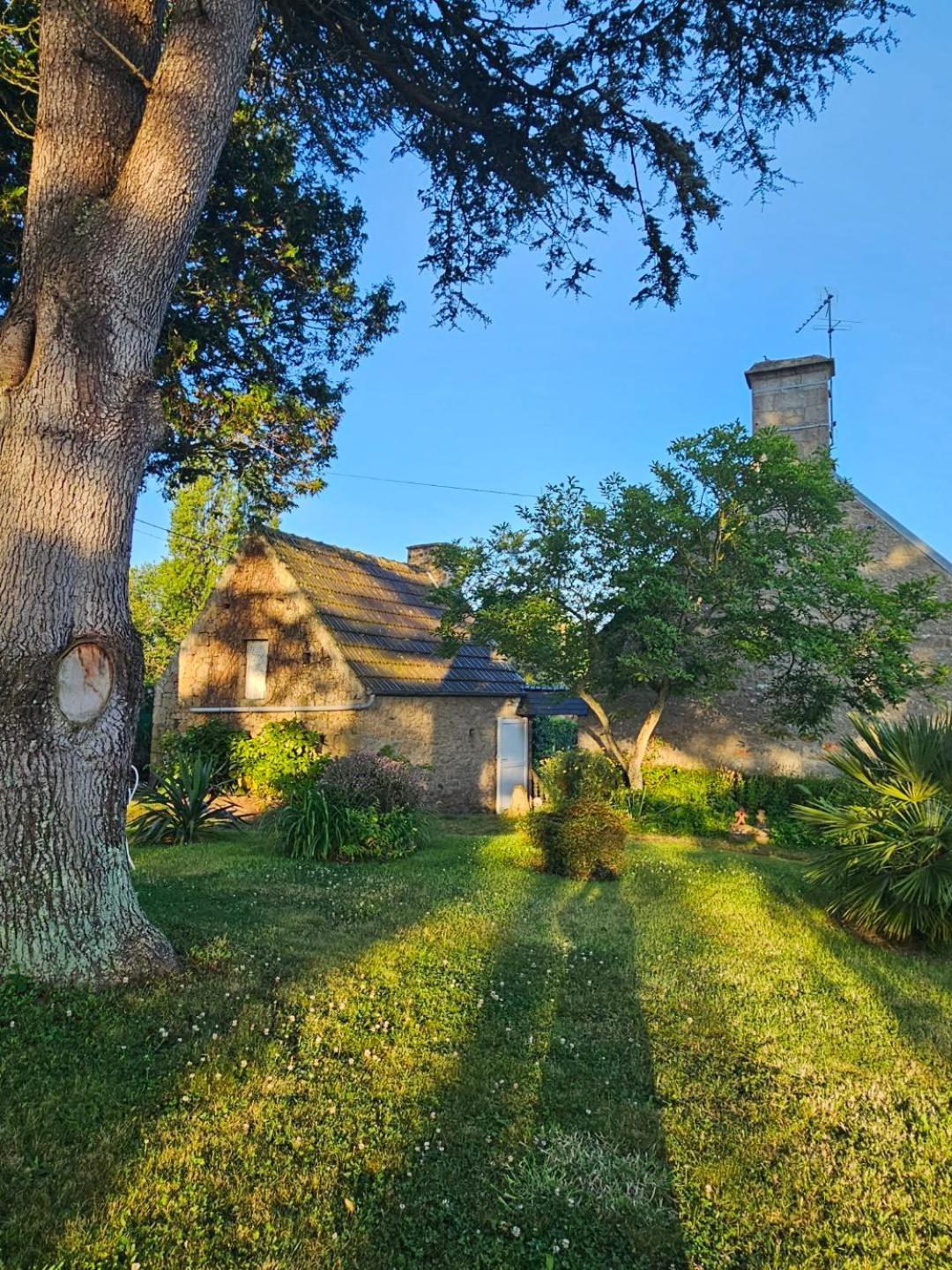 Les 13 Lavoirs D'Antan - Chambre Globe-Trotteur Saint-Pierre-Église Zewnętrze zdjęcie